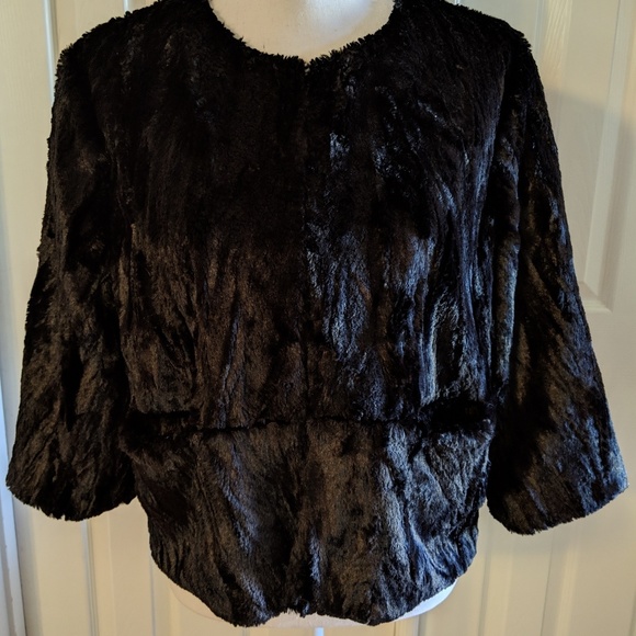 Jennifer Lopez Jackets & Blazers - J-Lo faux-fur 3/4 sleeve jacket with pockets